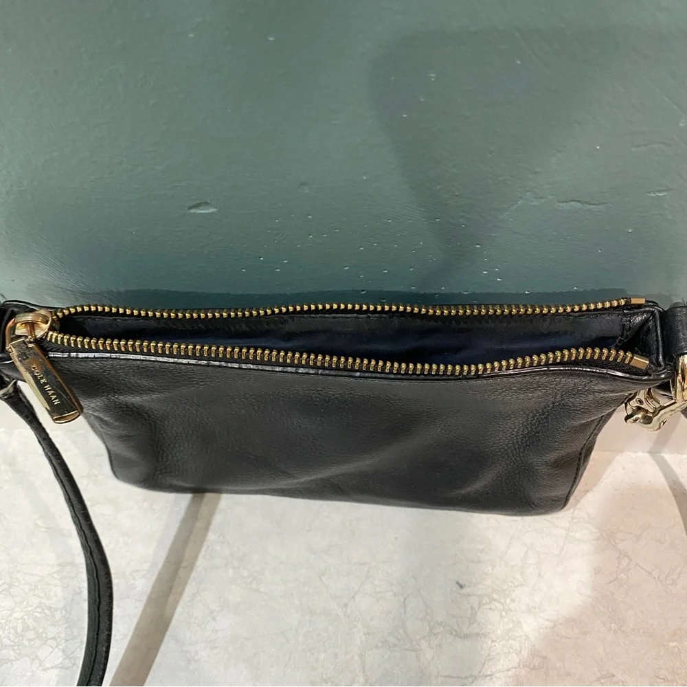 COLE HAAN crossbody purse black leather pouch utility shoulder bag travel zipper